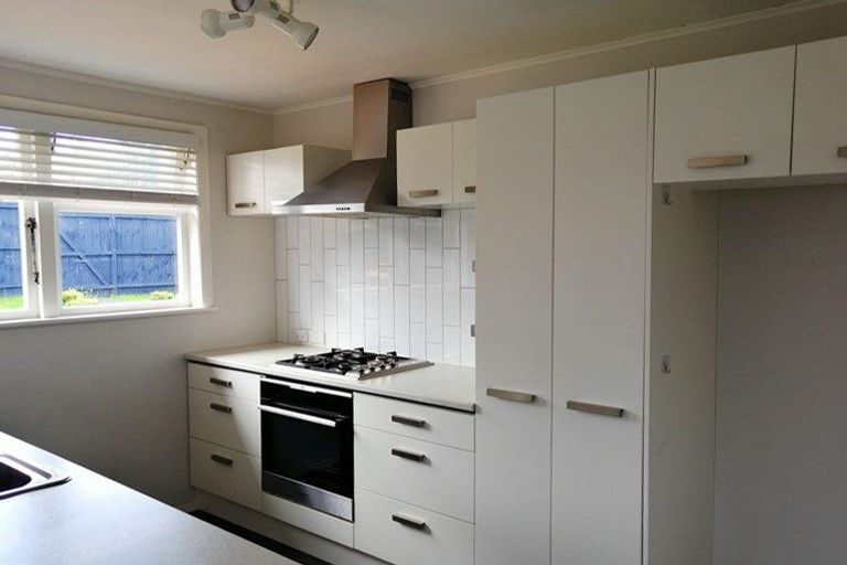 Photo of property in 2 Marie Crescent, Te Atatu South, Auckland, 0610