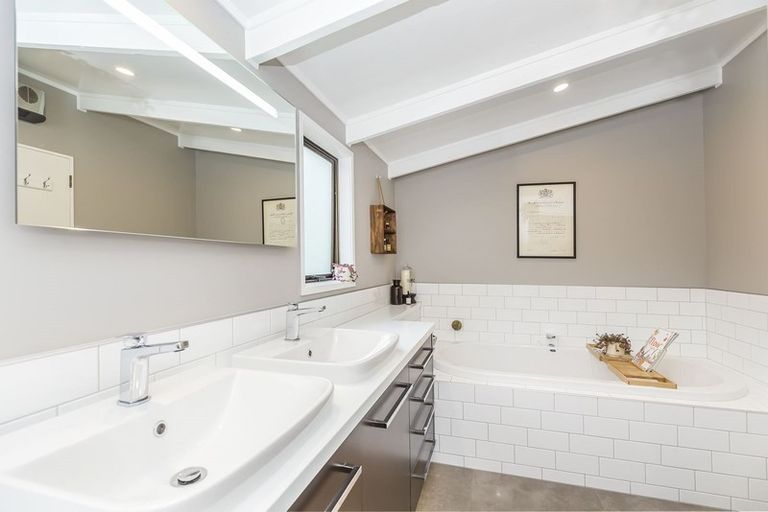 Photo of property in 14 Doon Grove, Papakowhai, Porirua, 5024