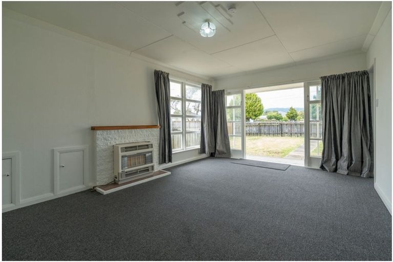 Photo of property in 71 Queenwood Road, Levin, 5510