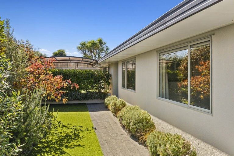 Photo of property in 14 Meredith Way, Paraparaumu Beach, Paraparaumu, 5032