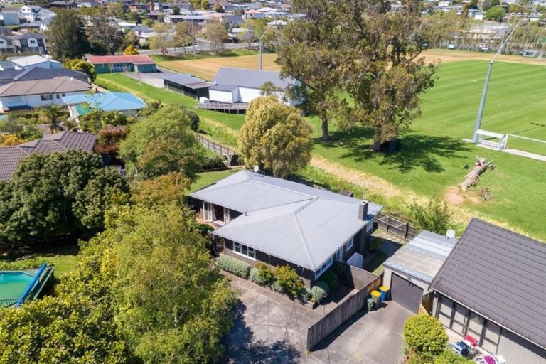 Photo of property in 1/16 Lyttelton Avenue, Forrest Hill, Auckland, 0620