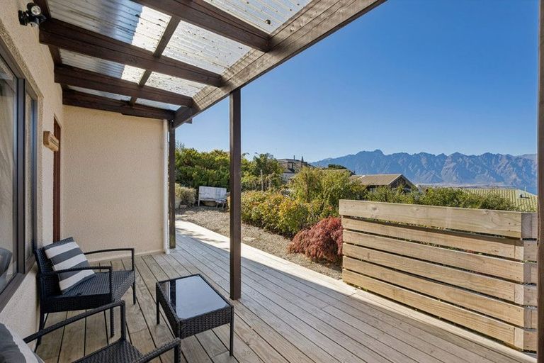 Photo of property in 36 Greenstone Place, Fernhill, Queenstown, 9300