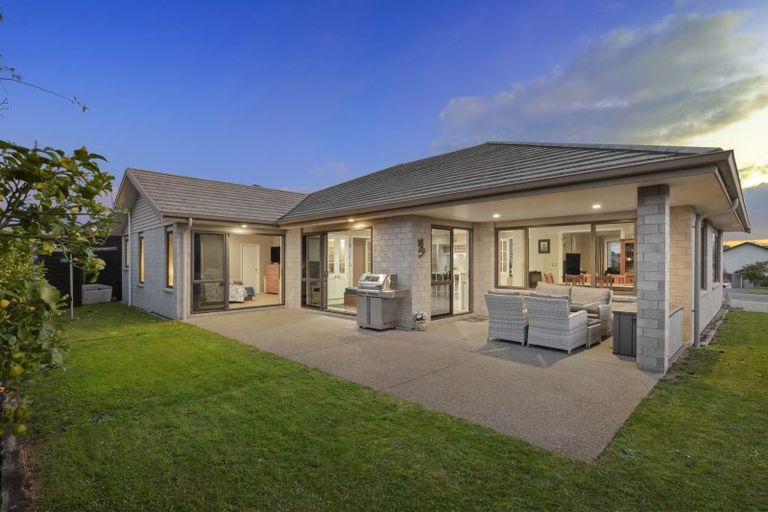 Photo of property in 67 Ina Ville Drive, Pukekohe, 2120