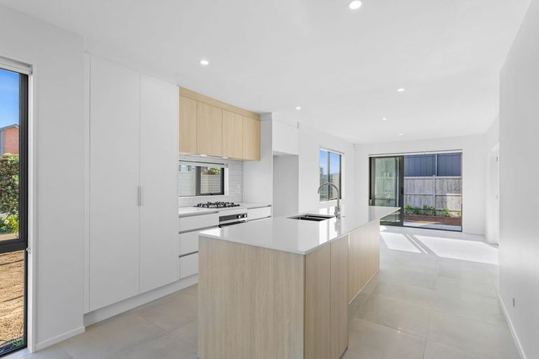 Photo of property in 36 Viridian Avenue, Rosehill, 2113