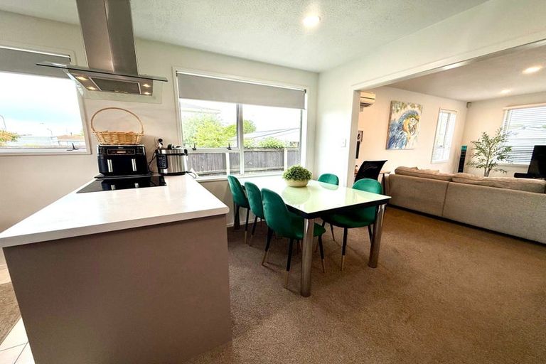 Photo of property in 1/17d Te Maru Place, Redwood, Christchurch, 8051