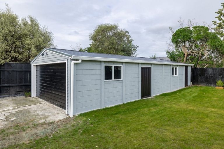 Photo of property in 15 Peters Avenue, Cloverlea, Palmerston North, 4412