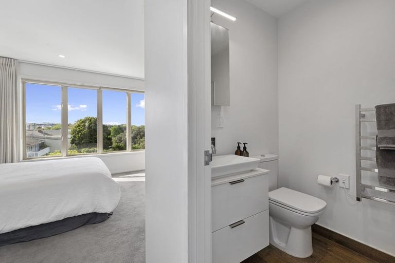 Photo of property in 9/83 Hinemoa Street, Birkenhead, Auckland, 0626