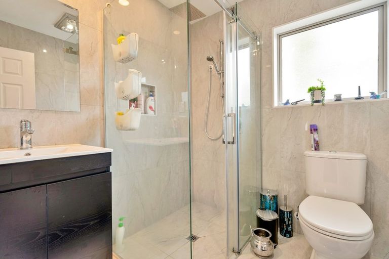 Photo of property in 23 Ginders Drive, Massey, Auckland, 0614