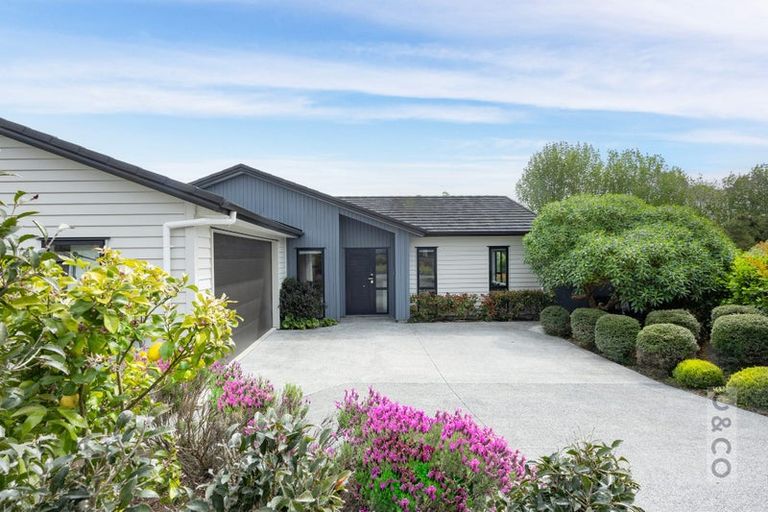 Photo of property in 15 Vogwill Road, Kumeu, 0810