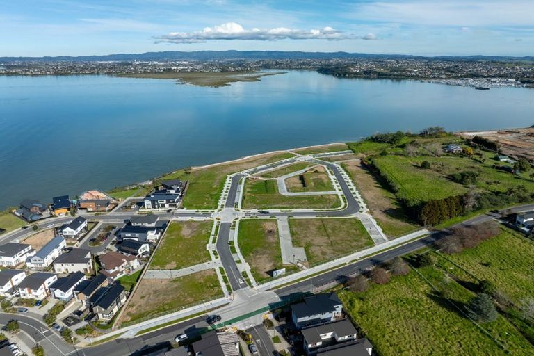 Photo of property in 25 Harbourside Parade, Hobsonville, 0616