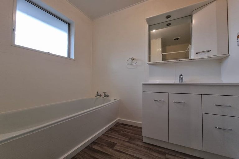 Photo of property in 65 Oakhampton Street, Hornby, Christchurch, 8042