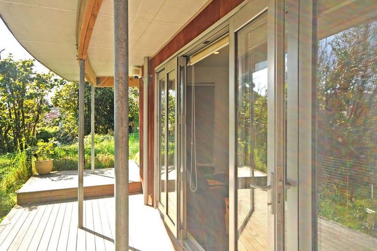 Photo of property in 126 Creswick Terrace, Northland, Wellington, 6012