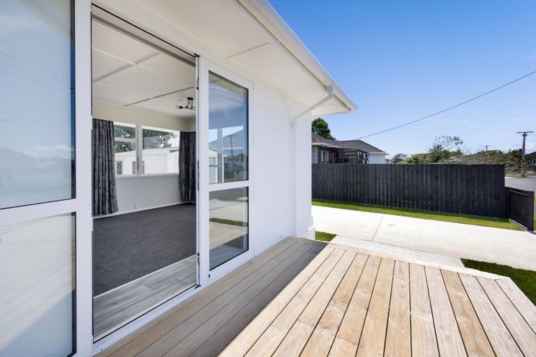 Photo of property in 1a Robbins Crescent, Hawera, 4610