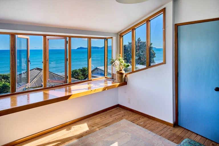 Photo of property in 21 Wellington Road, Paekakariki, 5034