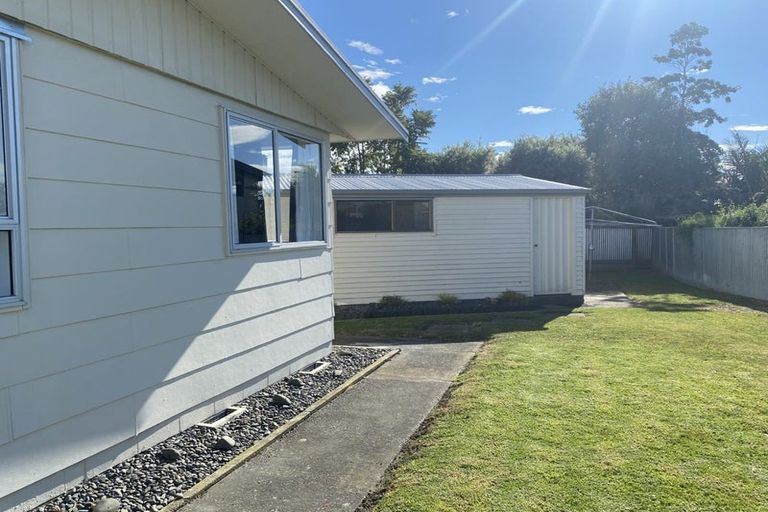 Photo of property in 16 Gilmour Place, Taradale, Napier, 4112