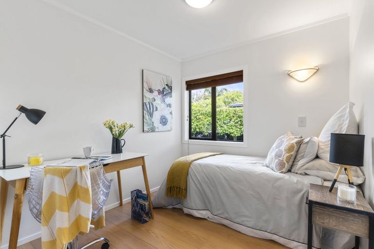 Photo of property in 2/9 Folkestone Street, Murrays Bay, Auckland, 0630