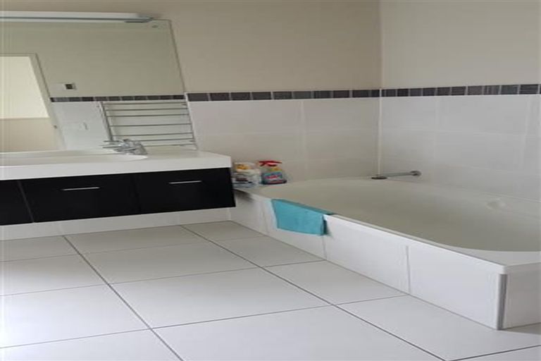 Photo of property in 15 Oak View Terrace, Schnapper Rock, Auckland, 0632