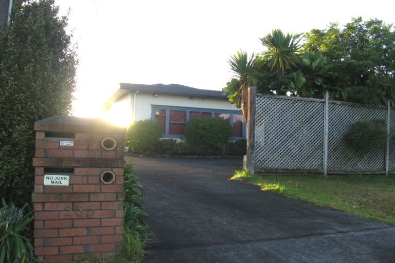 Photo of property in 2/235 Glenfield Road, Hillcrest, Auckland, 0627