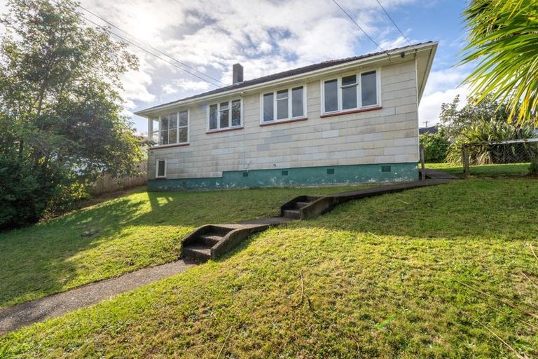 Photo of property in 6 Hereford Street, Cannons Creek, Porirua, 5024