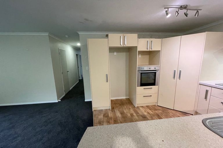 Photo of property in 5b Simons Street, Moturoa, New Plymouth, 4310