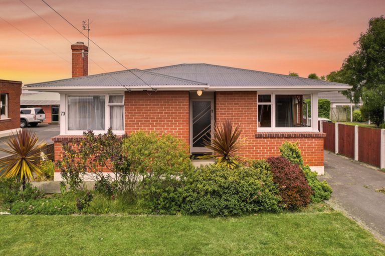 Photo of property in 73 Macandrew Road, South Dunedin, Dunedin, 9012