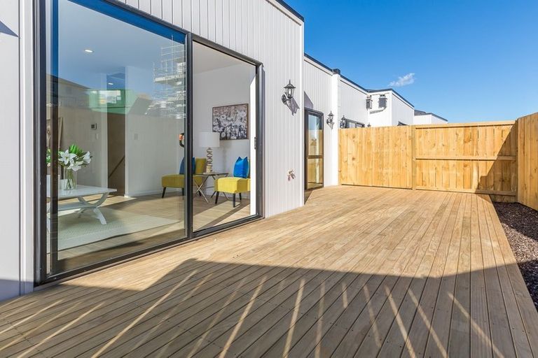 Photo of property in 28 Waihou Crescent, Albany Heights, Auckland, 0632