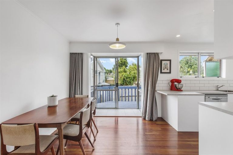 Photo of property in 2 May Avenue, Te Atatu South, Auckland, 0610