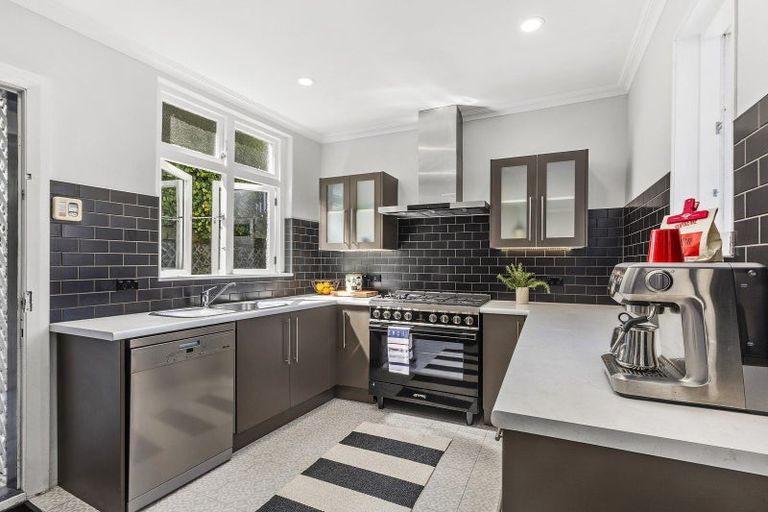 Photo of property in 19 Thorby Street, Northland, Wellington, 6012