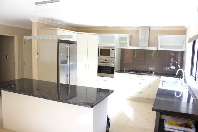 Photo of property in 5 Gibbston Crescent, Flat Bush, Auckland, 2016