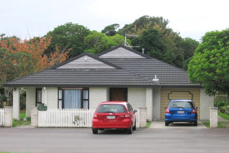 Photo of property in 43 Ngaio Road, Waikanae, 5036