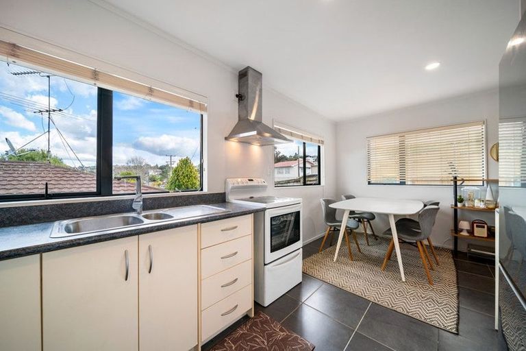 Photo of property in 2/109 Target Road, Totara Vale, Auckland, 0629