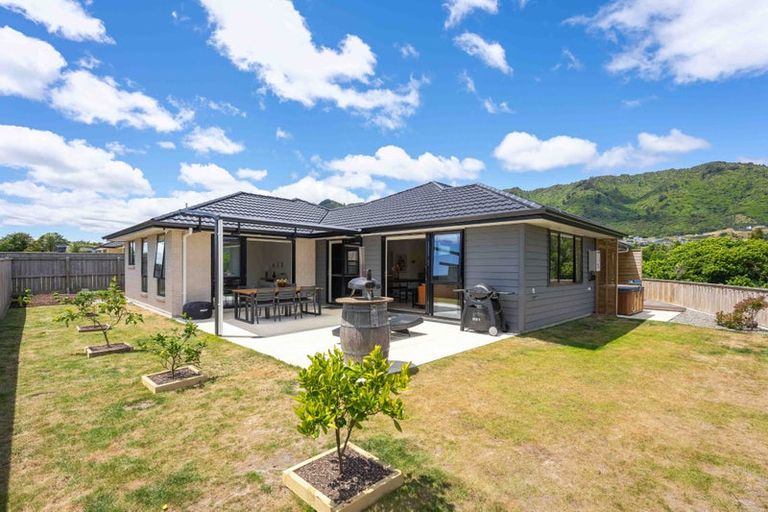 Photo of property in 5 Morepork Drive, Waikanae, 5036