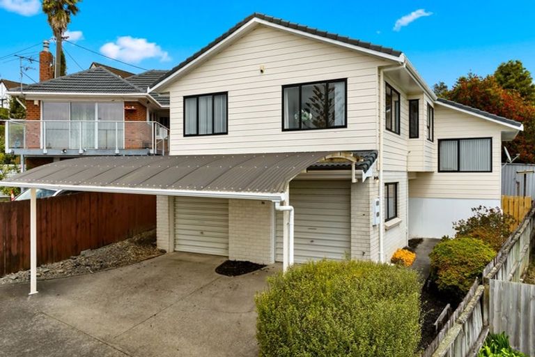 Photo of property in 2/9 Hogans Road, Glenfield, Auckland, 0629