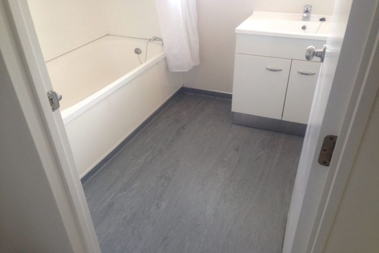 Photo of property in 17 Cretian Crescent, Henderson, Auckland, 0612