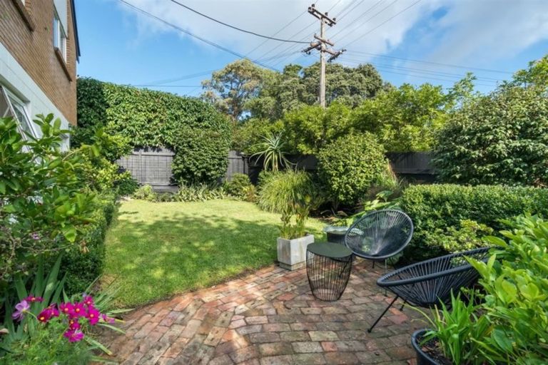 Photo of property in 3/5 Glade Place, Birkenhead, Auckland, 0626