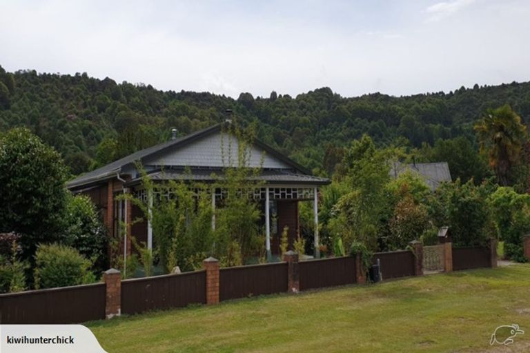 Photo of property in 35 Davis Street, Reefton, 7830