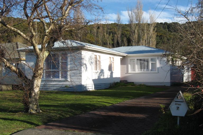 Photo of property in 7 Hay Street, Wainuiomata, Lower Hutt, 5014