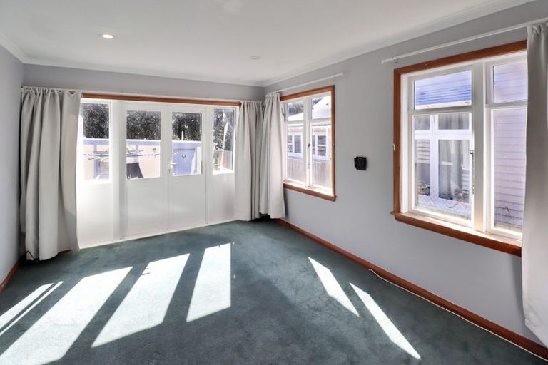 Photo of property in 12 Bristol Street, Island Bay, Wellington, 6023