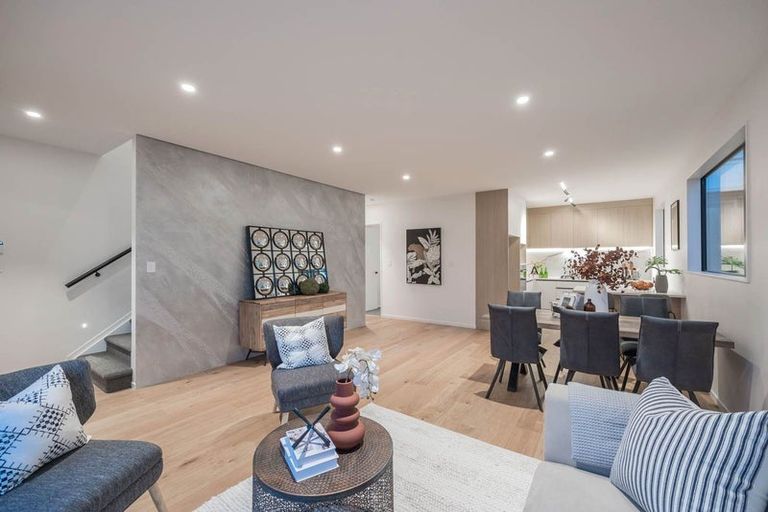 Photo of property in 6c Raeben Avenue, Hillcrest, Auckland, 0627