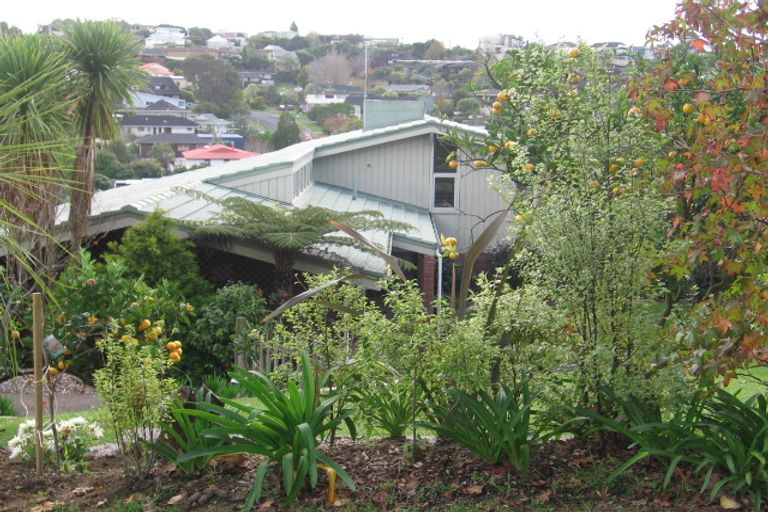 Photo of property in 35 Mayfair Crescent, Mairangi Bay, Auckland, 0630