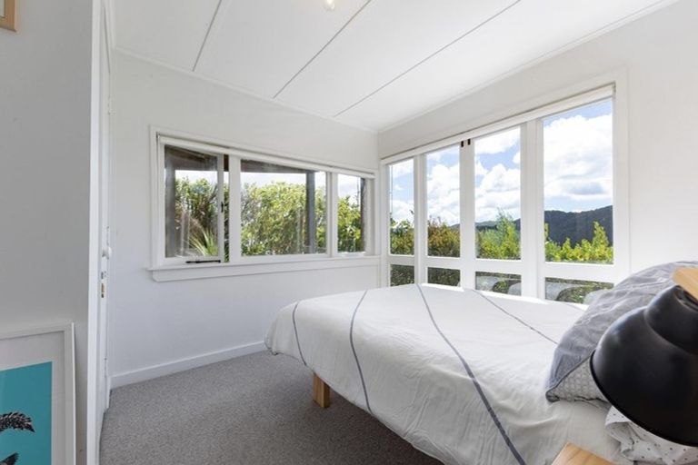 Photo of property in 42 Rayner Road, Piha, 0772