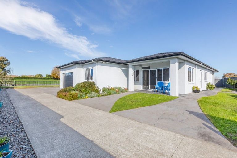 Photo of property in 32 Heynes Place, Clive, 4102