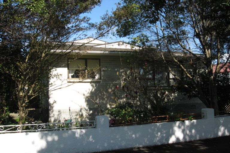 Photo of property in 44 Saint Ronans Avenue, Waterloo, Lower Hutt, 5011