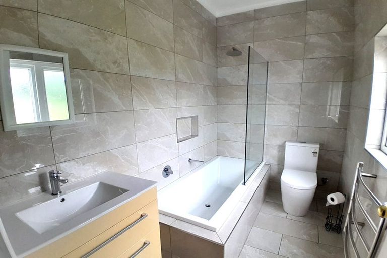 Photo of property in 132 Waihou Road, Levin, 5571