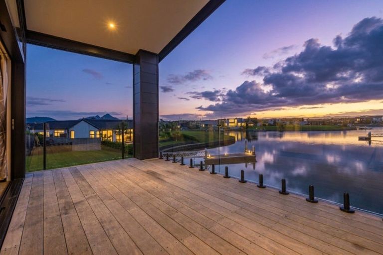 Photo of property in 25 Waitemata Drive, One Tree Point, 0118