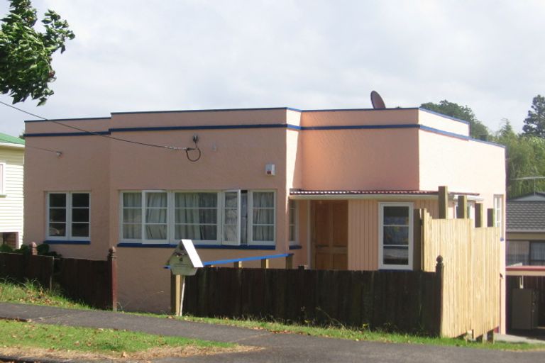 Photo of property in 2a Pine Street, New Lynn, Auckland, 0600