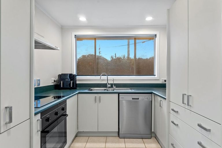 Photo of property in 1/296 Wairau Road, Glenfield, Auckland, 0629