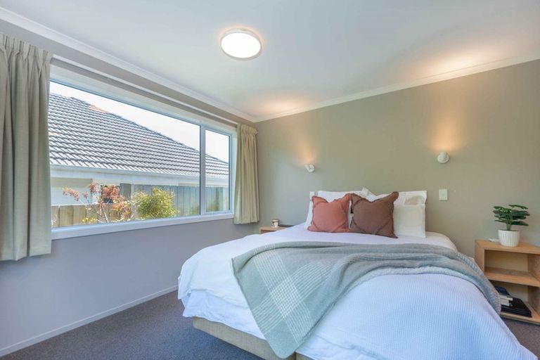 Photo of property in 10 Larsen Crescent, Tawa, Wellington, 5028