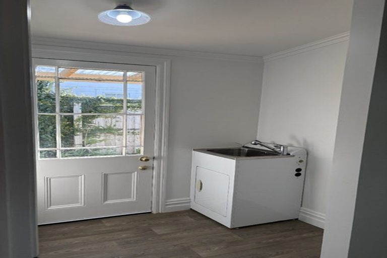 Photo of property in 241 Ruahine Street, Roslyn, Palmerston North, 4414