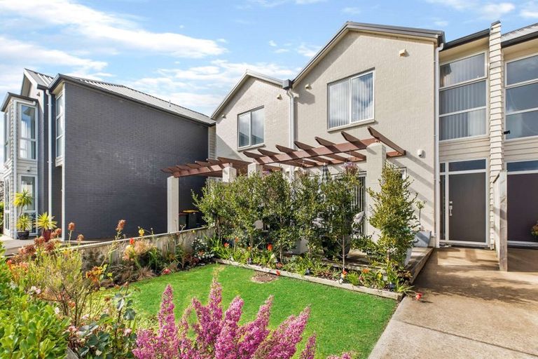 Photo of property in 33 Popokatea Drive, Takanini, 2112